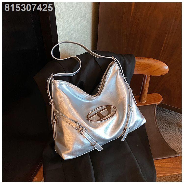 🍇hàng giao ngay🍇﹉Túi xô đi lại cao cấp mới công suất lớn ánh sáng sang trọng leng keng túi tote sát nách túi dây xích