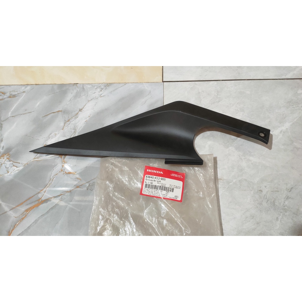 Ốp trung tâm dưới Lead 125  màu Đen chính hãng Honda