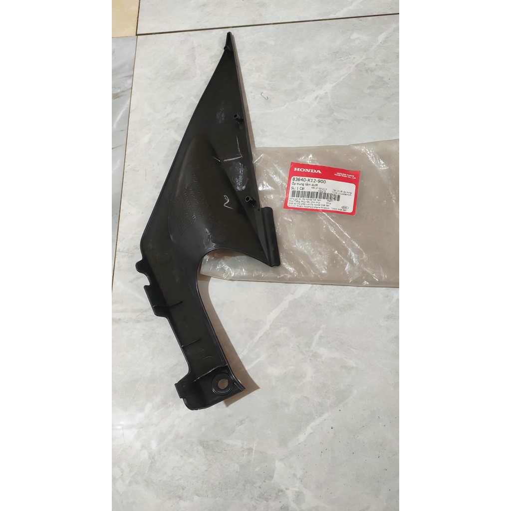 Ốp trung tâm dưới Lead 125  màu Đen chính hãng Honda