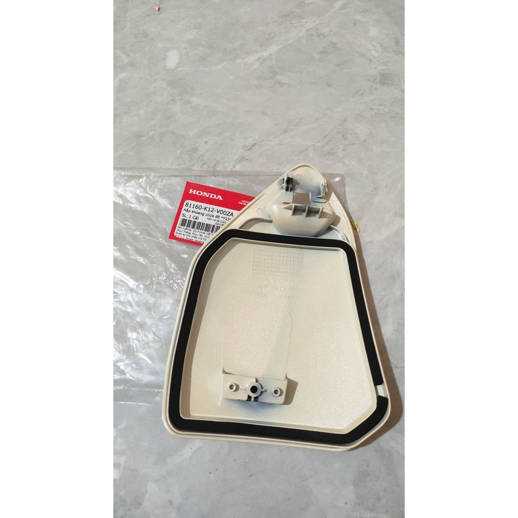 Nắp khoang chứa đồ Lead 125  màu Vàng *Y229P* chính hãng Honda