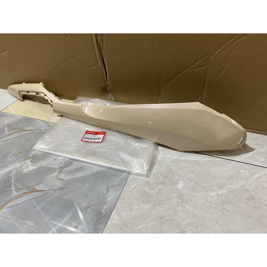 Ốp sàn bên phải | thanh cạnh Lead 125  màu Vàng nhạt *YR299P* chính hãng Honda