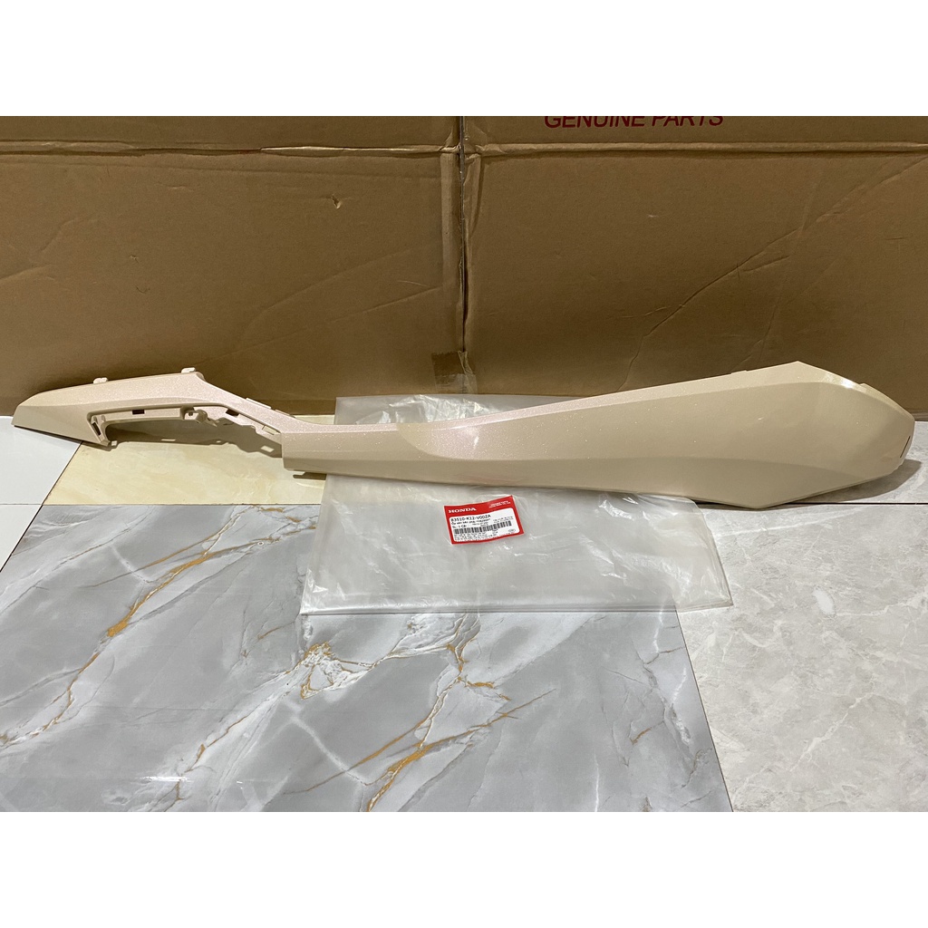 Ốp sàn bên phải | thanh cạnh Lead 125  màu Vàng nhạt *YR299P* chính hãng Honda