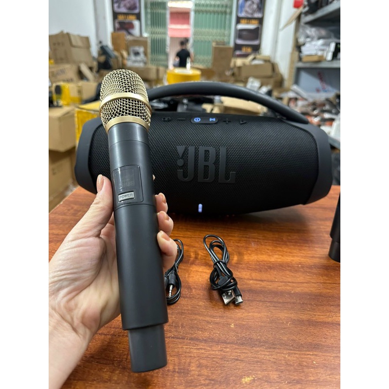 Loa JBL BOMBOX pro kèm 2mic hát karaoke hay thật sự