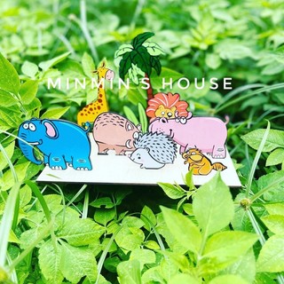 Bộ tranh tô màu theo chủ đề “Bé kể - Mẹ nghe” cho bé có 3 chủ đề Thú rừng, sinh vật biển, Khung long kèm 12 màu vẽ và cọ