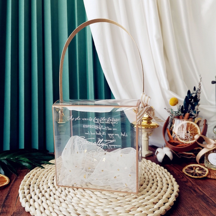Hộp Mica Trong Suốt Viền Gold Có Quai Xách