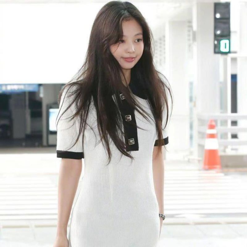 Váy suông POLO Jennie Black Pink trắng viền đen