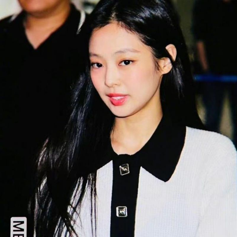 Váy suông POLO Jennie Black Pink trắng viền đen