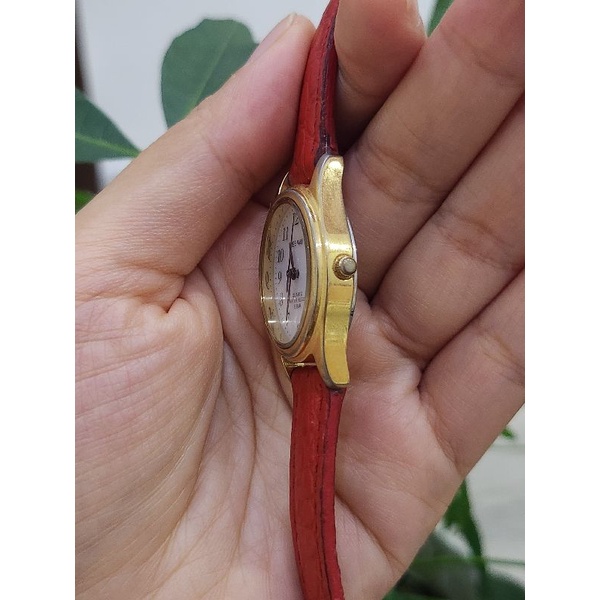 ĐỒNG HỒ SI NHẬT DÀNH CHO NỮ DÂY DA THUƠNG HIỆU FREE WAY NĂNG LƯỢNG MẶT TRỜI