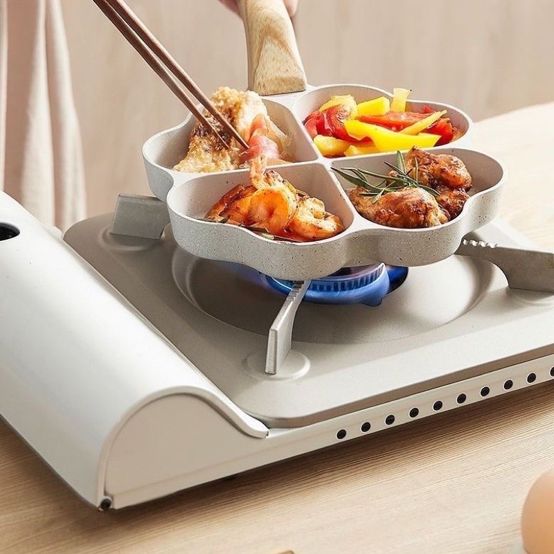 Chảo đá tình yêu chia 4 ngăn chống dính cán gỗ dùng cho bếp từ,ga,hồng ngoại - Lapis Decor