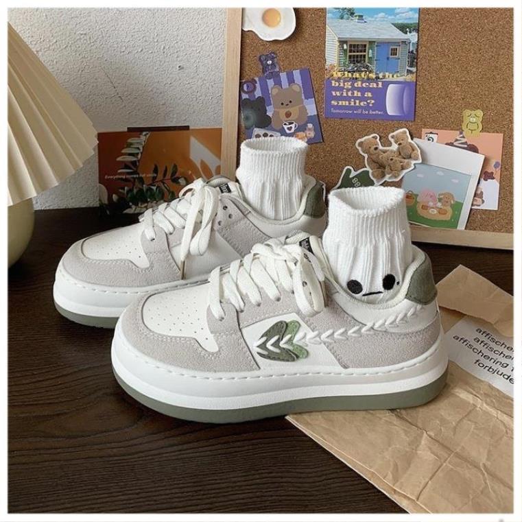 Giày thể thao nữ hoạ tiết trái tim cao 5cm màu kem mềm bata mới hot phong cách retro ulzzang đẹp cá tính thời trang G025