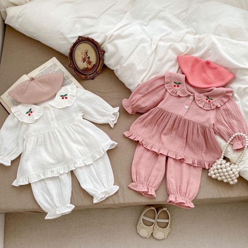 Bộ xô muslin dài tay cổ sen thêu xinh xắn cho bé gái mặc thu đông