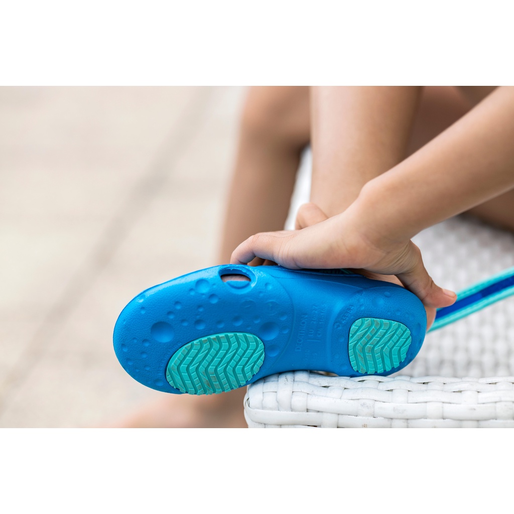 Sandal đi bơi 100 cho trẻ em - Xanh dương/Xanh lá cây NABAIJI mã 8732161