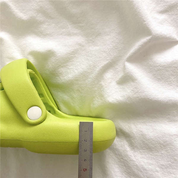 Giày Đế Dày Đục Lỗ Kiểu Hoạt Hình Mắt To Dễ Thương Cho Nữ