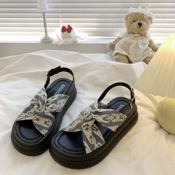 Sandal Nữ Đế Dày Phong Cách Mới 2023