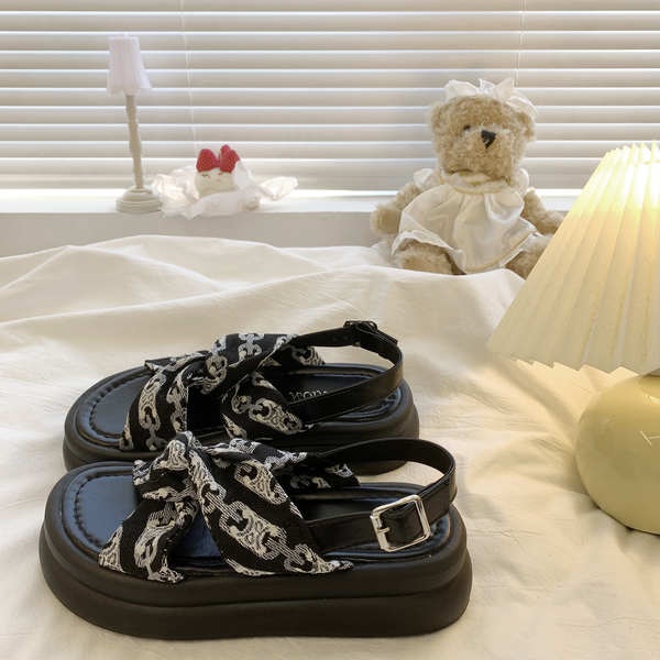 Sandal Nữ Đế Dày Phong Cách Mới 2023