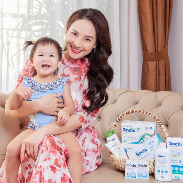 Nước Tắm Thảo Dược An Toàn Cho Bé SACHI Hộp 10 Gói x 10ml Làm Sạch Nhẹ Nhàng Diu Mát Da, Ngăn Ngừa Mảng Bám Da Đầu