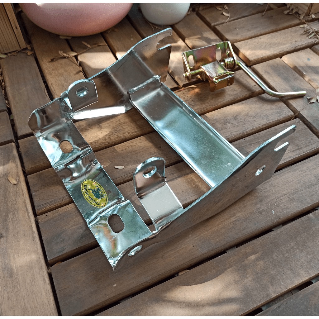 Giá rẻ nhất - Pát khóa yên và đế yên chế yên liền cho dame, cub 78,79,81,82,84,86,92, DD