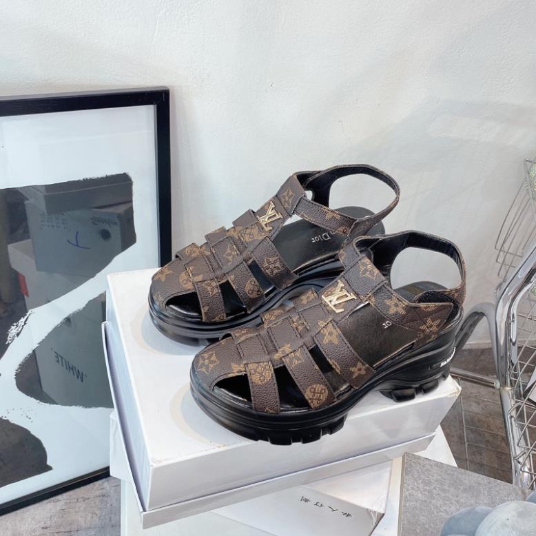 GIÀY SANDAL RỌ L.V FULL HOẠ TIẾT ĐẾ THÔ ĐÚC CAO 7 PHÂN CÁ TÍNH