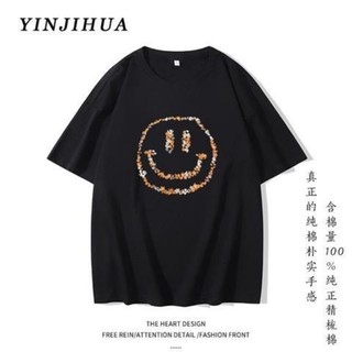 Áo phông đen mặt cười Lưu Diệc Phi