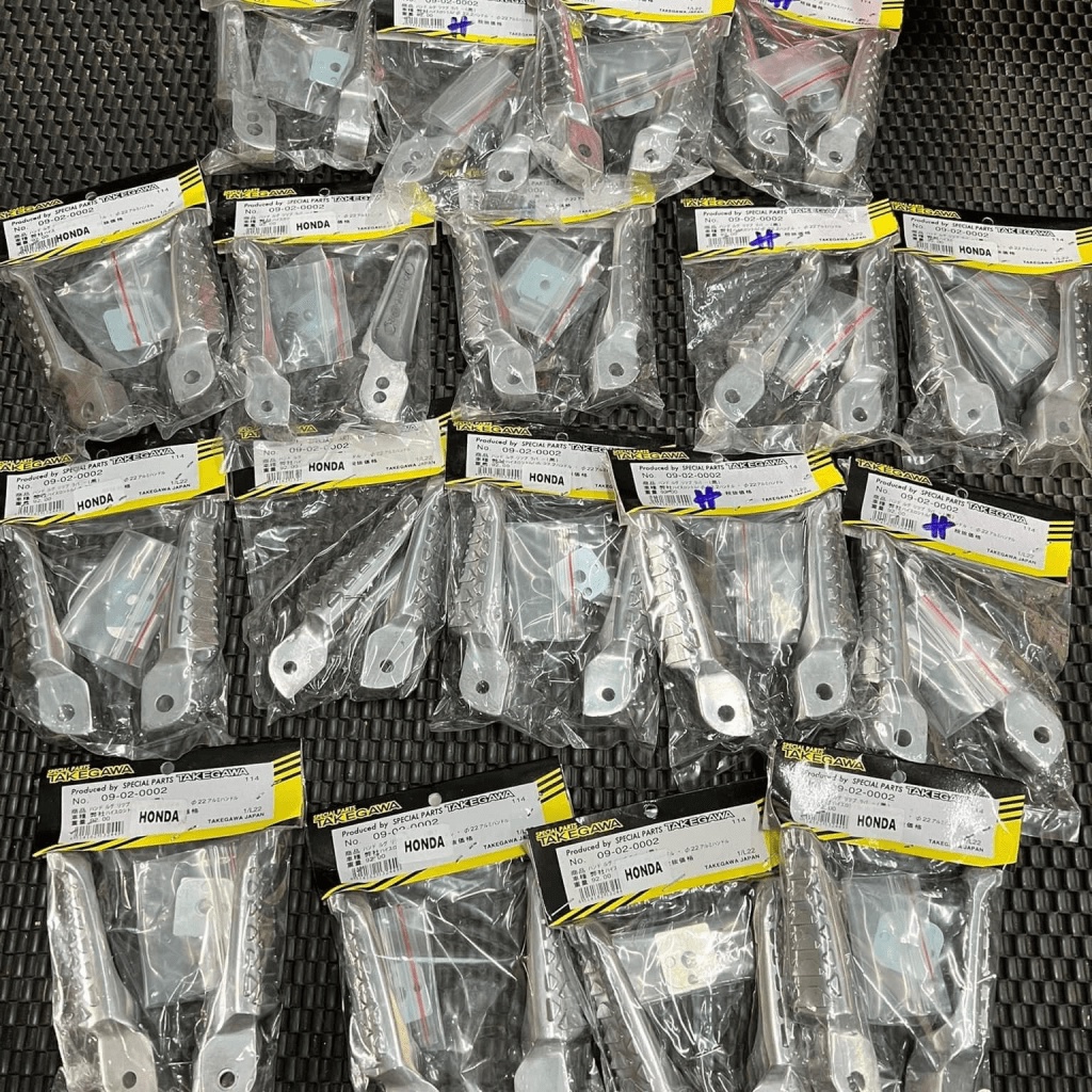 Giá rẻ nhất - Gác chân Takegawa Wave, Sirius, Ex 150, Vario, Ex 135, Dream, Vision, Future, Ducati nhôm nguyên khối để c