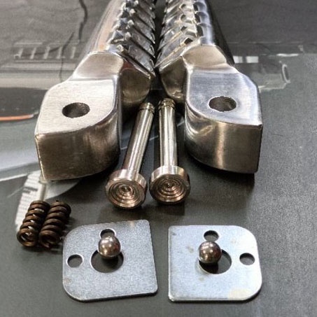 Giá rẻ nhất - Gác chân Takegawa Wave, Sirius, Ex 150, Vario, Ex 135, Dream, Vision, Future, Ducati nhôm nguyên khối để c