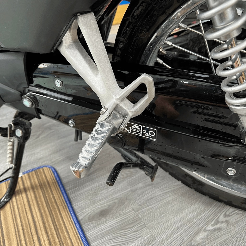 Giá rẻ nhất - Gác chân Takegawa Wave, Sirius, Ex 150, Vario, Ex 135, Dream, Vision, Future, Ducati nhôm nguyên khối để c