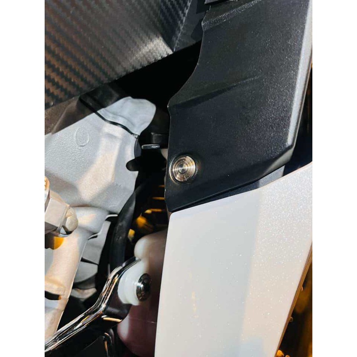 Giá rẻ nhất - Chốt Bấm/ Nút Bấm INOX Salaya LEAD 4val_Giá 1 con