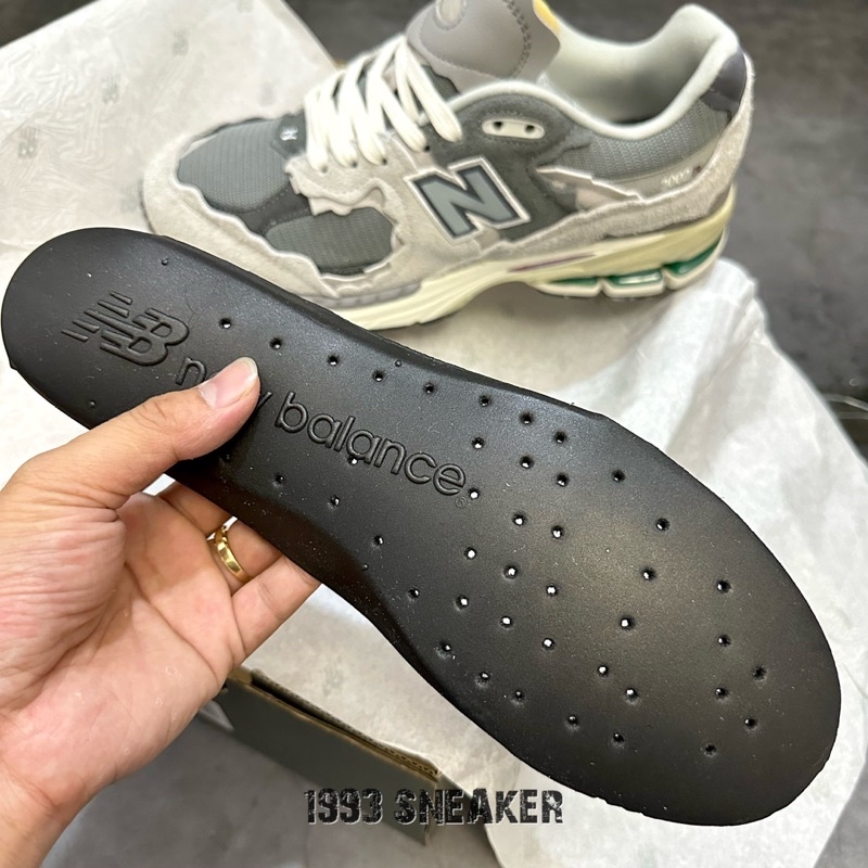 Giày Sneaker NB 2002R Xám. Fullbox, tặng tất
