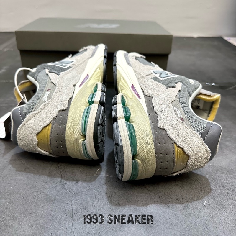 Giày Sneaker NB 2002R Xám. Fullbox, tặng tất