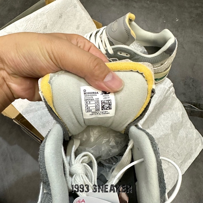 Giày Sneaker NB 2002R Xám. Fullbox, tặng tất