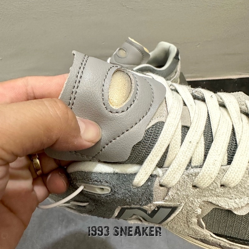 Giày Sneaker NB 2002R Xám. Fullbox, tặng tất