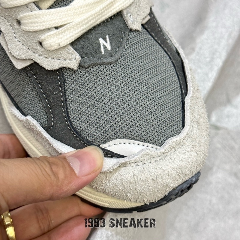 Giày Sneaker NB 2002R Xám. Fullbox, tặng tất