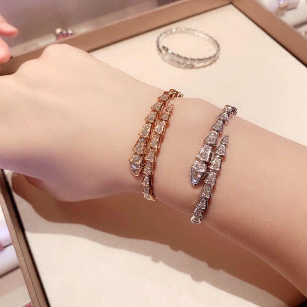 Ulgari Vòng Tay Thép Titan Mạ Vàng Hồng 18k Hình Xương Rắn Đính Kim Cương Sang Trọng