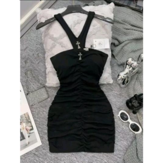 Đầm yếm body có mút ngắn, nhún thân