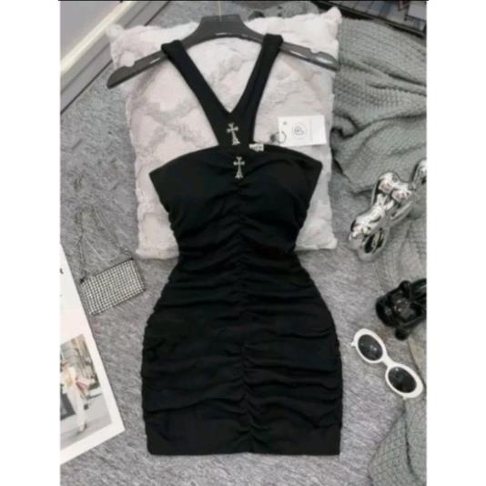Đầm yếm body có mút ngắn, nhún thân