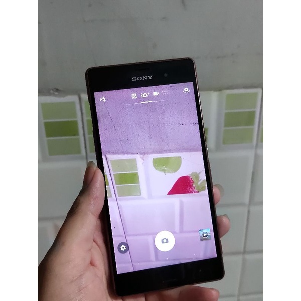 Xác điện thoại cũ Sony Xperia Z3 SO-01G  khá mới, liệt 1 nửa màn hình trên