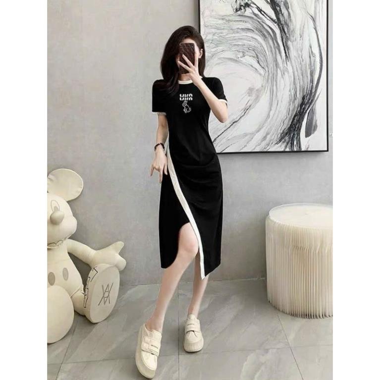 (NNQB9823) Hàng nhập - Đầm dáng ôm thun mát lạnh xẻ tà viền trắng, váy body dạo phố tay ngắn in logo