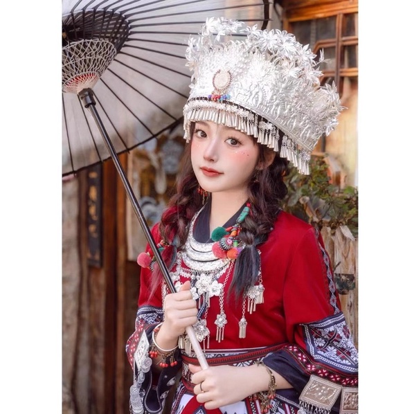 Trang phục Miêu cương đỏ