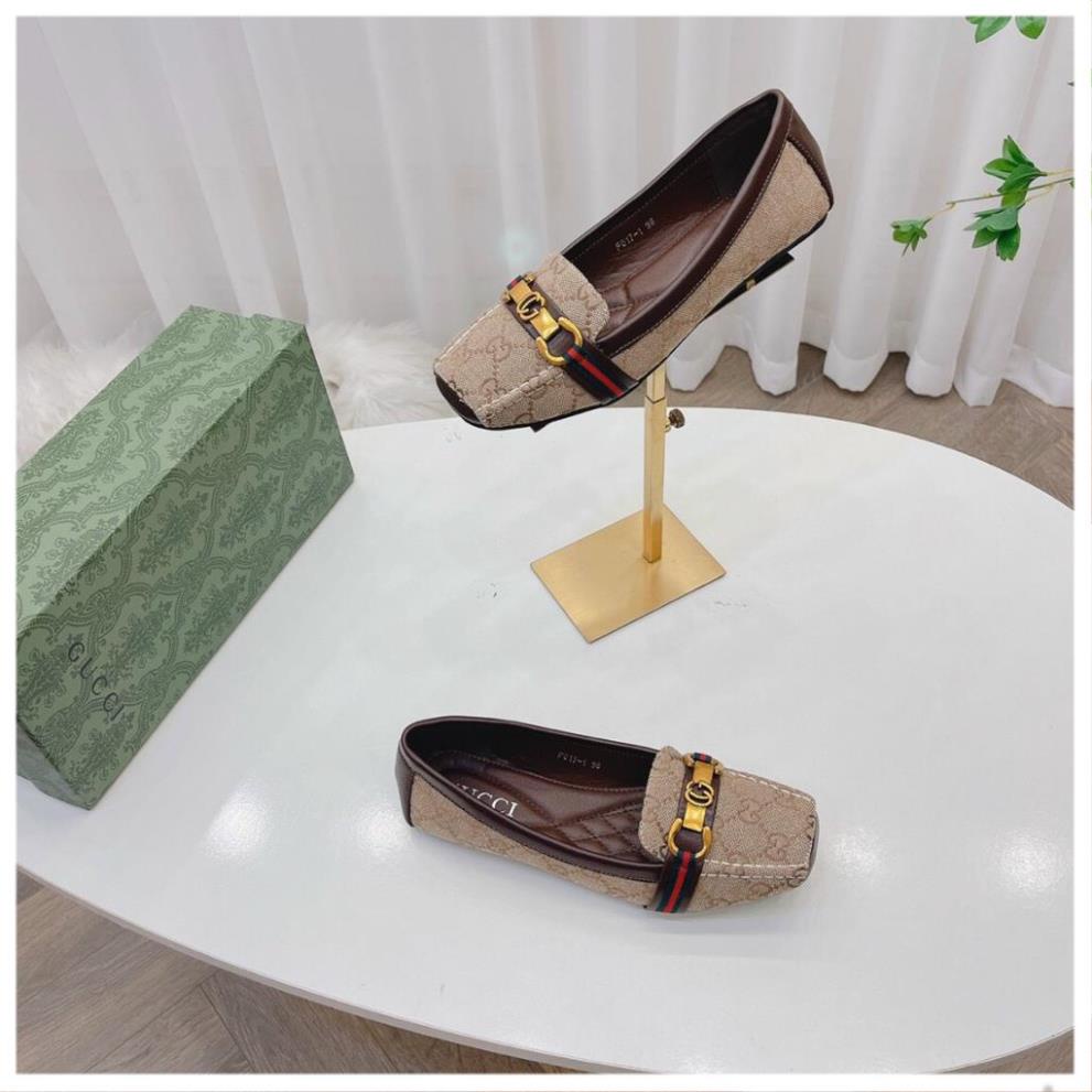 Giày bệt G.C khuy vàng sang chảnh. lót siêu êm. đế siêu chống trượt. full box túi. .