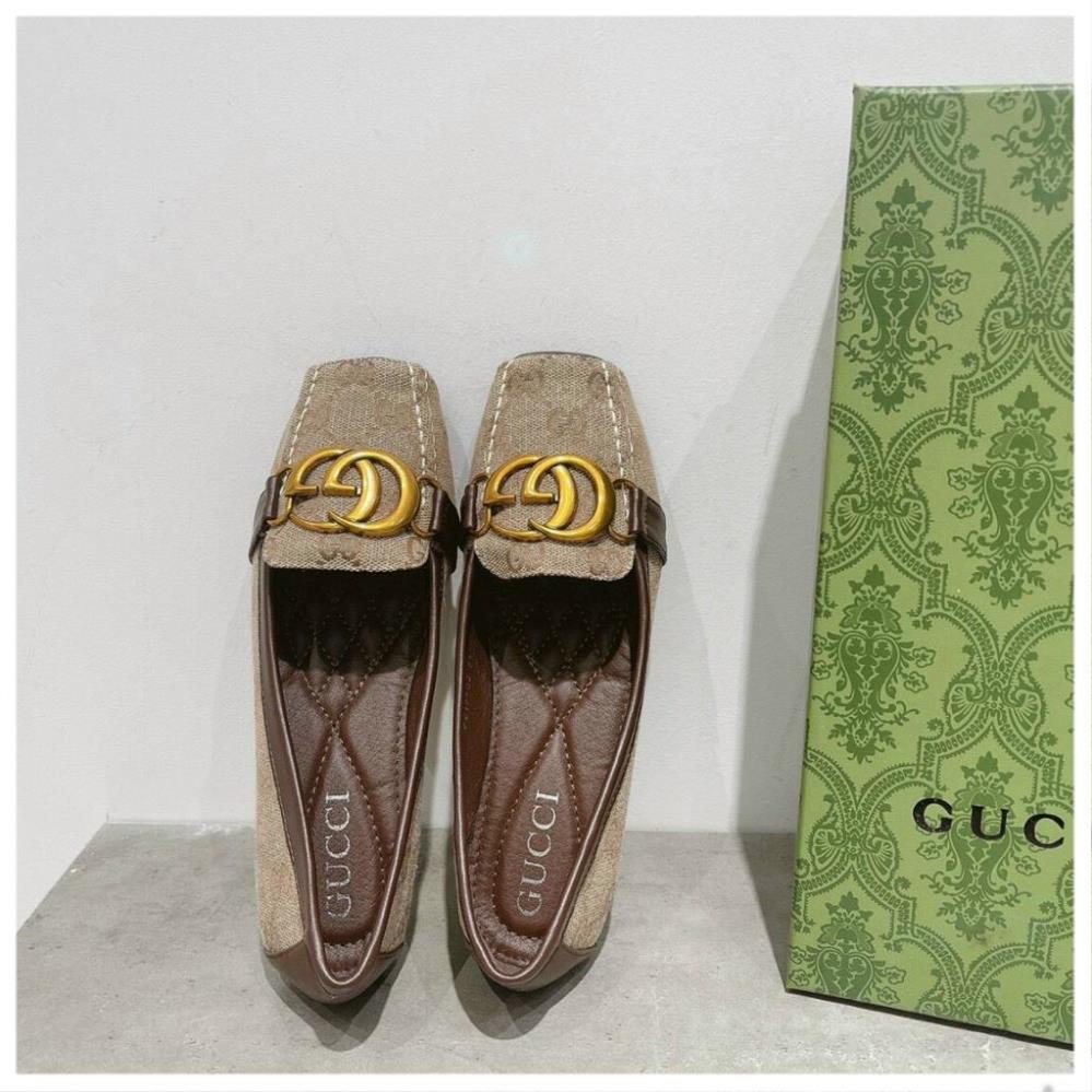 Giày bệt G.C khuy vàng sang chảnh. lót siêu êm. đế siêu chống trượt. full box túi. .