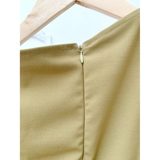 DOTTIE - Đầm Midi Lệch Vai Xanh Olive Nữ D0049