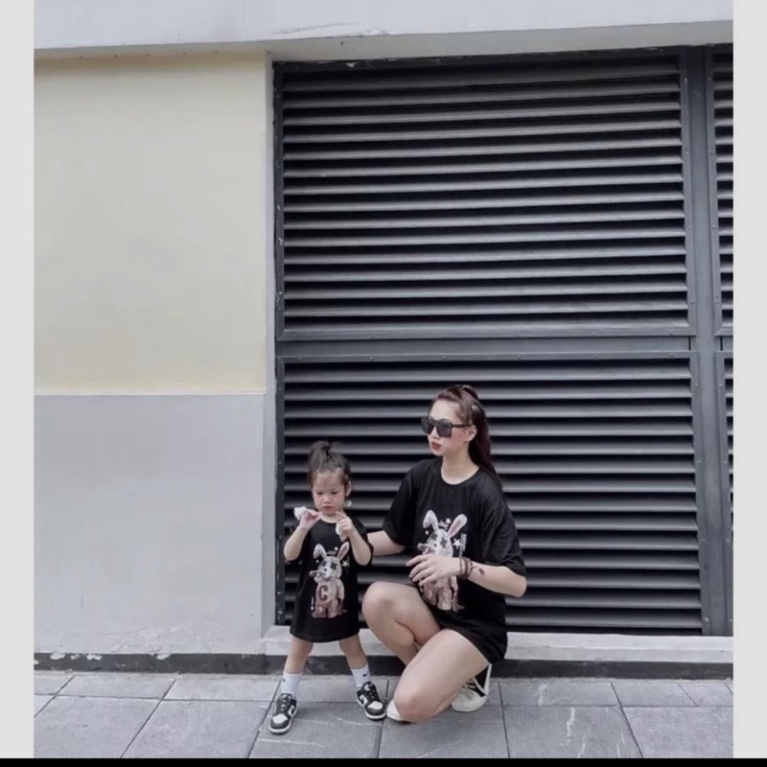 Áo cotton 100% in hình thỏ NY sành điệu cátính cho người lớn , bé trai bé gái đi du lich đi học đi dạo phố size 10-100kg