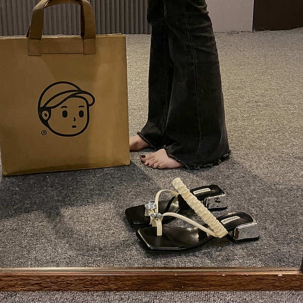 Giày Sandal Cao Gót Hở Ngón Đính Đá Phong Cách Thời Trang Mới