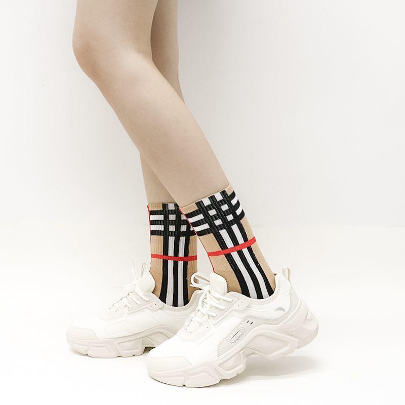 Burberry european station ins trendy all-match sọc ca rô mùa thu và mùa đông mid-length socks với cùng kiểu dáng với t
