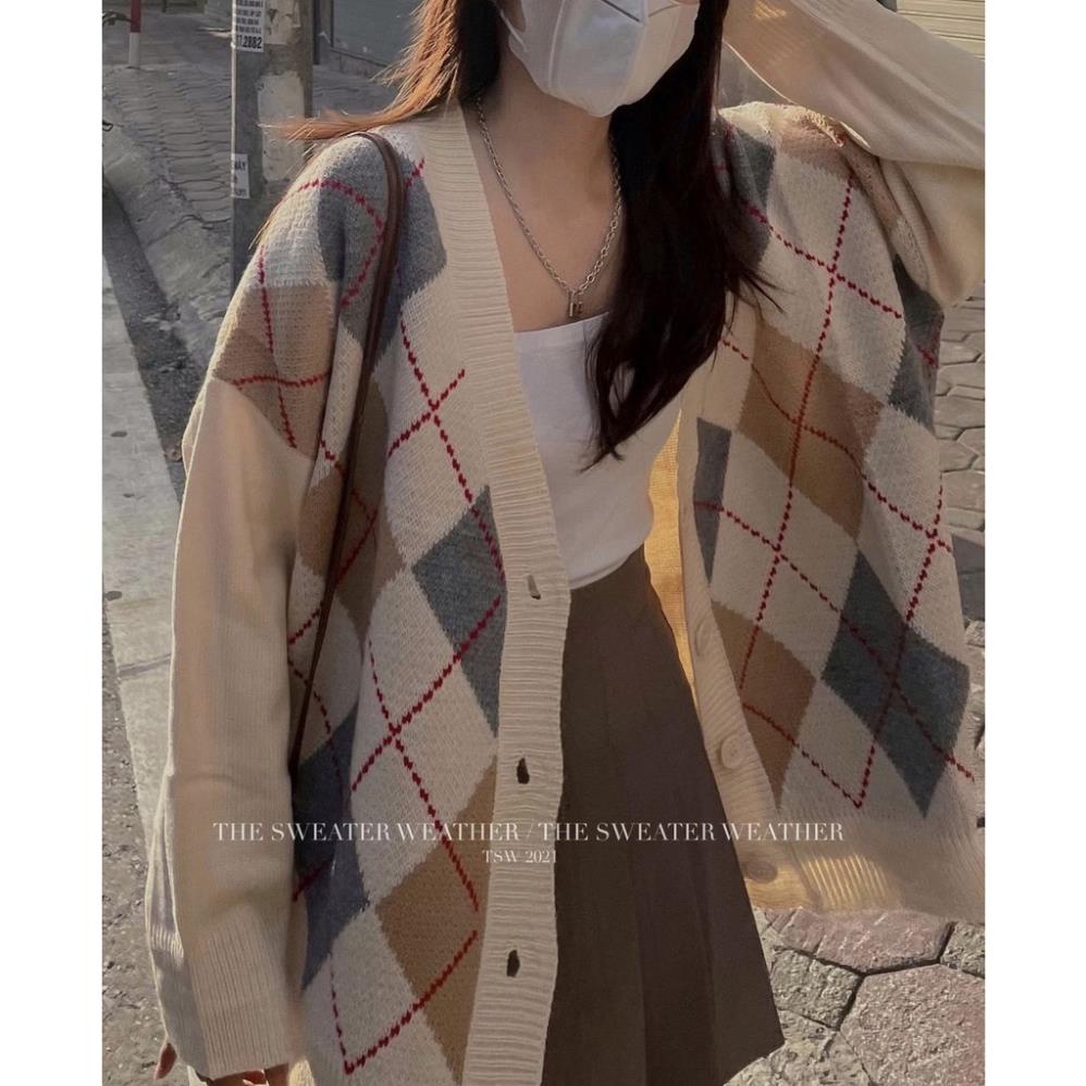 Áo Len, Áo Len Cadigan Nam Nữ Màu Trắng Vạch Vai Túi Thêu Màu Trắng Hàng QCCC Hottrend 2023