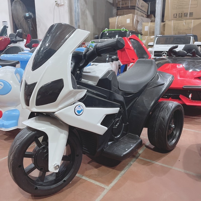 Xe điện cho bé mã 5388 có chân ga cho bé tự lái