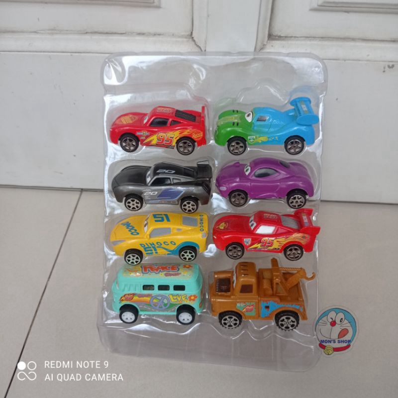 Set 8 chiếc ô tô Mcqueen bằng nhựa chạy đà siêu hot