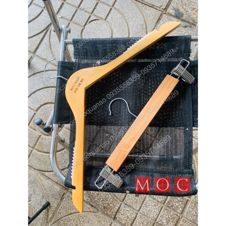 Móc áo gỗ vàng treo quần áo