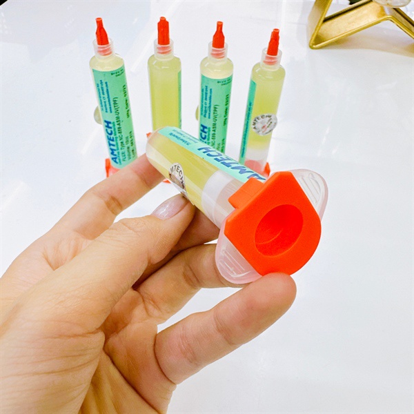 Mỡ hàn không khói Amtech NC-559-ASM-UV   - dạng tuýp hàng như hình.