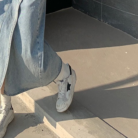 Thiết kế váy denim cạp cao xẻ tà cho phụ nữ mùa hè 2023 phong cách mới không đều all-match mỏng hơn trông váy bó sát